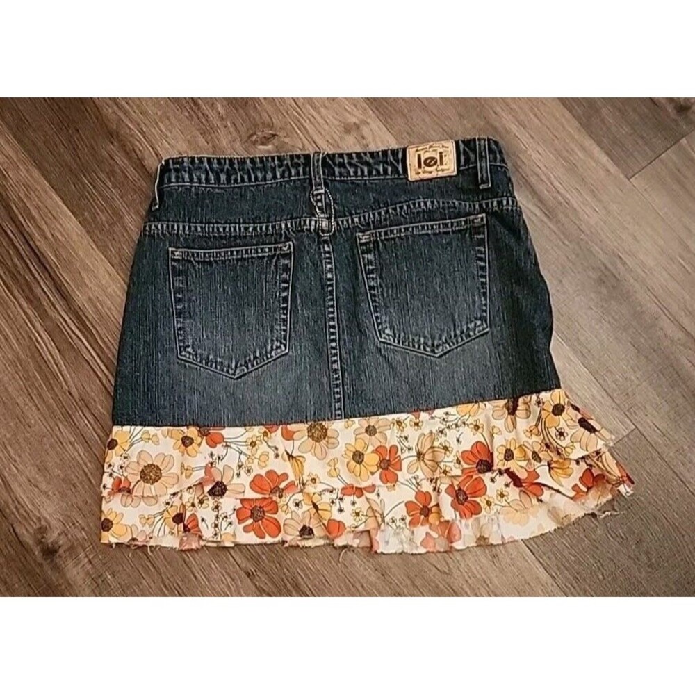 L.e.i. Womens Mini Skirt 16 Floral Hem Daisy Denim Boho Flowers Western Cowgirl - Picture 7 of 7